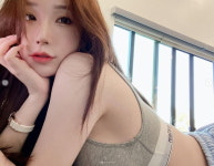 트위치 탑 여캠, 아프리카TV 이적 선언...팬들 난리났습니다