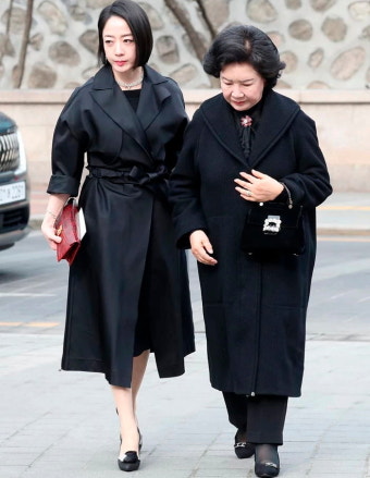 '현대家 며느리' 노현정이 결혼식 하객룩으로 선택한 클러치백 가격