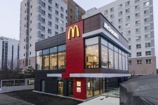 고객편의 서비스 도입한 친환경 매장 한국맥도날드 김포 구래 DT점