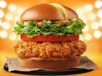 햄버거를 샀는데 치킨이 왔어요...빵 빼고 치킨으로 3층 탑 쌓은 KFC 한정판 버거 출시
