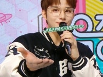 일본팬들 눈치 안 보고 독도+수자기 새겨진 점퍼 입고 음중 나온 NCT 정우