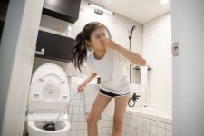 친구 집 놀러 가서 생리했을 때...쓴 생리대 집에 가져와 버린다 vs 친구 집에 버린다