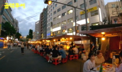 요즘, 강남 안 가요...Z세대 청년들이 주말이면 몰려 술 마신다는 포차거리 (+정체)