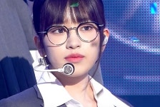 남자들이 좋아하는 매력 다 때려 박았다는 어제자 안유진 오피스룩 자태 (+무대 영상)