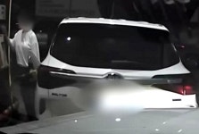 한 손엔 담배 다른 손엔 주유 건...광주의 한 주유소에서 포착된 20대 여성 운전자의 행동 (영상)