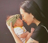 허니제이, 태어난 지 50일 만에 뽀글머리하고 회장님 포스 풍기는 딸 사진 공개