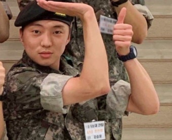 군대 완벽 적응해 '중대장 훈련병'으로 동기들 사이서 인싸력 뽐낸 강승윤 훈련소 사진