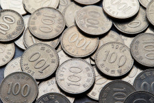 부끄럽고 귀찮아...동전 거스름돈 안 받아간다는 요즘 청소년들