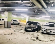 어제(23일) 송도 홈플러스 갔다가 주차장 천장 붕괴돼 죽을 뻔했습니다