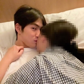 "데뷔도 안 했는데 키스?"...팬들 발칵 뒤집어놓은 SM '라이즈' 승한 사진 논란