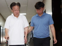 단식 19일차에 병원 실려간 이재명...검찰, 백현동 특혜·대북송금 의혹에 구속영장