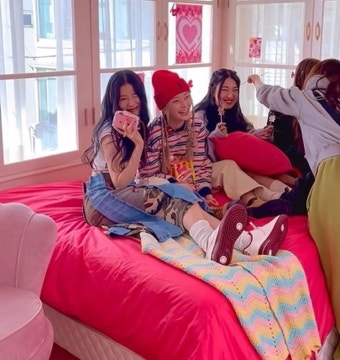 피프티 피프티 저작권료 가압류 결정...