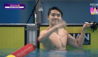 김우민, 남자 자유형 400m '금메달'...3관왕 달성