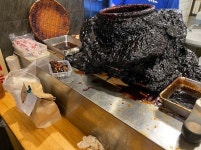 비위생적 vs 깊은 맛 위한 것...소스 항아리 60년간 씻지 않은 일본 유명 식당