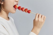 인기 이유 있었다...탕후루 중독성, 술·담배 수준으로 위험