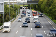올림픽대로 차선 하나 통째로 준다...출근길 뻥 뚫린 도로 달릴 수 있도록 버스전용차로 도입