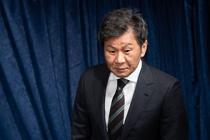 손흥민, 런던 생활 고비! 팀 내부 불화 우려 속에 팬들의 기대와 우려