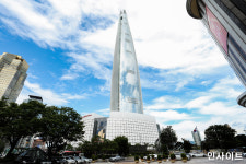 롯데월드타워, 123층까지 계단으로 올라가는 스카이런 개최...역대 최대 규모 2200명 모집