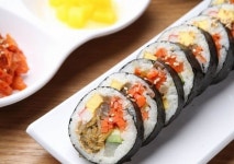 김밥 속재료 하나 뺄 때마다 추가금 2000원 더 받아서 논란일은 김밥집