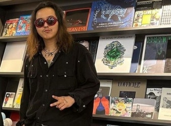 송민호, 사회복무요원으로 군복무하며 '장발+염색'에 콧수염까지 기른 근황 공개