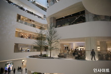 또 인파 몰리게 생겼다...더 핫해진 더현대 서울 5월 팝업스토어 총정리