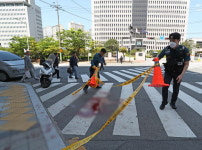 부산 법원 앞서 유튜버가 칼부림...실시간 방송하던 피해자 사망