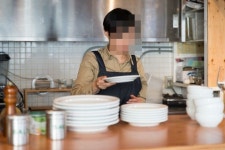 애기 엄마들이 툭하면 이모라고 부르는데, 저만 불편한가요?