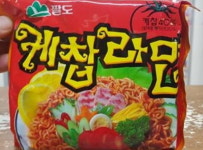 불닭볶음면 보다 20년 일찍 나왔다는 볶음면의 조상 케찹라면...먹어본 아재들의 후기