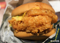 치킨·버거 가격 줄줄이 올리는 와중에...세트 가격 인하한 갓성비 KFC