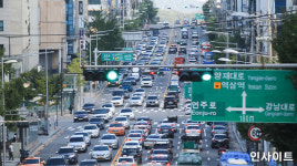 서울 강남대로서 횡단보도 건너던 여성.. 신호 위반 버스에 치여 사망