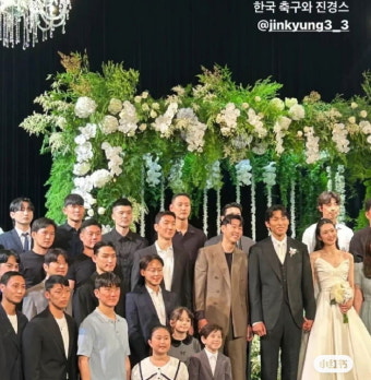 손흥민 의리 지켰다...김승규김진경, 초호화 결혼식 하객 라인업 (사진)