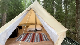 집값보다 더 싼 섬 통째로 사들인 뒤 별장·사우나 지어 낭만 캠핑 즐기는 대학생 커플