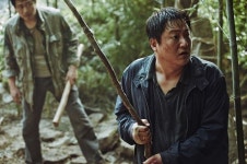 영화 곡성 결말 따로 있었다... 무당 역 황정민이 8년 만에 밝힌 진짜 이야기