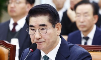 검찰, '계엄 건의' 김용현 전 국방 장관 출국금지