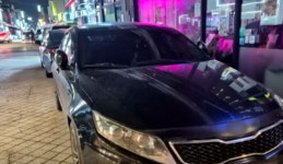 전화번호도 없이 매장 입구 막은 18시간 불법 주차 차량에... 매출 반토막 난 카페 사장님