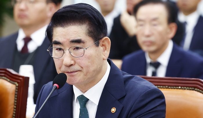 헌법재판관 후보에 이 대통령 변호인 이승엽 포함 논란