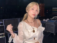 가수 알리,  故 휘성과 마지막으로 나눈 문자 공개... 믿겨지지 않지만 보내줄게요