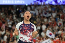 '세계랭킹 1위' 안세영, '천적' 야마구치에 2-0 완승... 전영 오픈 결승 진출