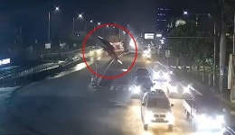 구글 지도 믿고 달렸는데... 끊긴 다리로 추락한 차량의 결말 (영상)