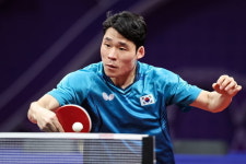 한국 여자탁구 간판 신유빈, ITTF 월드컵 첫경기서 산뜻한 스타트... 16강행 청신호