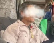 전 재산 '여캠 BJ'에 탕진해 집에서 쫓겨나더니... 노숙하며 폐지 주워 또 후원하는 70대 할아버지
