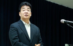 군산에서 혈세 70억 들여 지은 건물 한달에 250만원만 주고 쓰는 백종원의 더본코리아