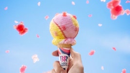 딸기+젤리+변우석, 감성 폭발... 배라 이달의 맛 봄날의 곰을 좋아하세요? 광고 화제