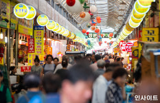 마트 문 닫는다고 전통시장 가나요? 의무휴업 규제에 李 팬카페 재명이네 마을서 보인 반응