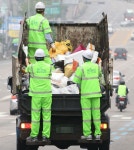 환경미화원 실수령액 540만원... 그 안에 야근 OO시간 있었다