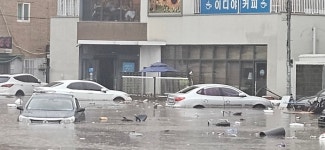 내 차, 폭우에 침수됐다면 시동 켜지 마세요... 중고차 살 땐 여기 꼭 확인
