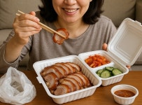 엄마가 쌀 살 돈 부족하다길래 민생지원금 줬는데 족발 시켜 먹네요... 전 컵라면 먹었는데