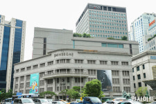 명동 신세계백화점 본점, 오늘 3시 폭파... 온라인 협박글에 고객들 긴급 대피
