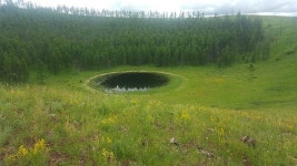 한국 유명 女 여행 인플루언서, 몽골 화산서 사망... 강풍에 중심 잃어