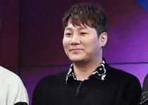 바이브 윤민수, 전처와 동거 마무리 하나... 40억 상암동 건물 3년 만에 매각